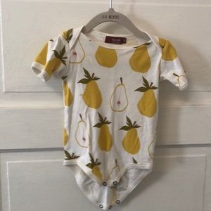 Milkbarn brand onesie size 6-12 month